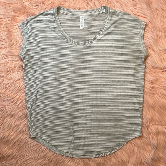 Athleta Stratus Breezy striped Tee Size Small - Picture 1 of 6